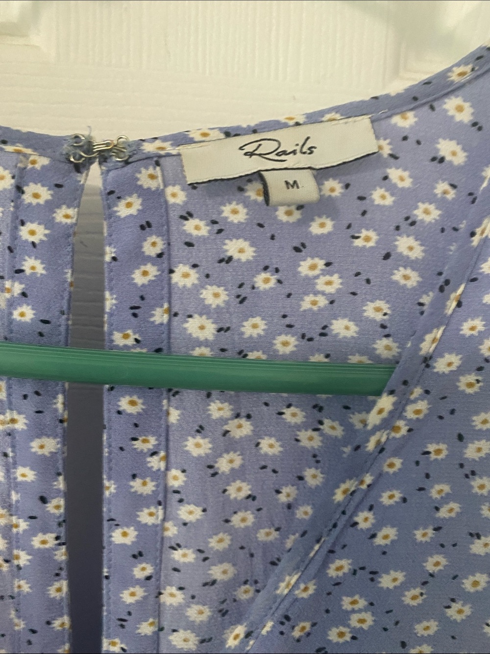 Rails Lavender Floral Button-Front romper shorts M 70% rayon 30 viscose PTP 19.5 - Picture 3 of 7
